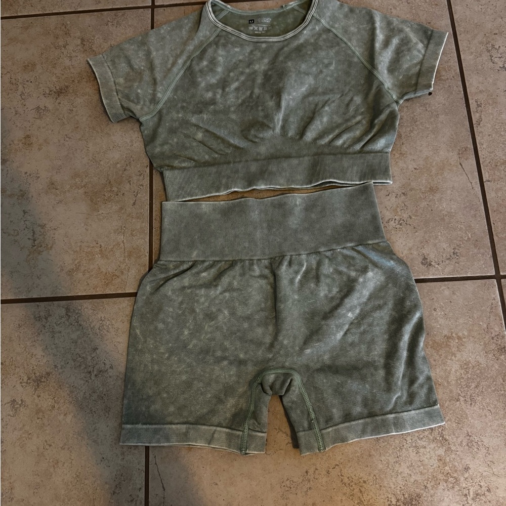 Green Short Sleeve Women's Top and Shorts Set